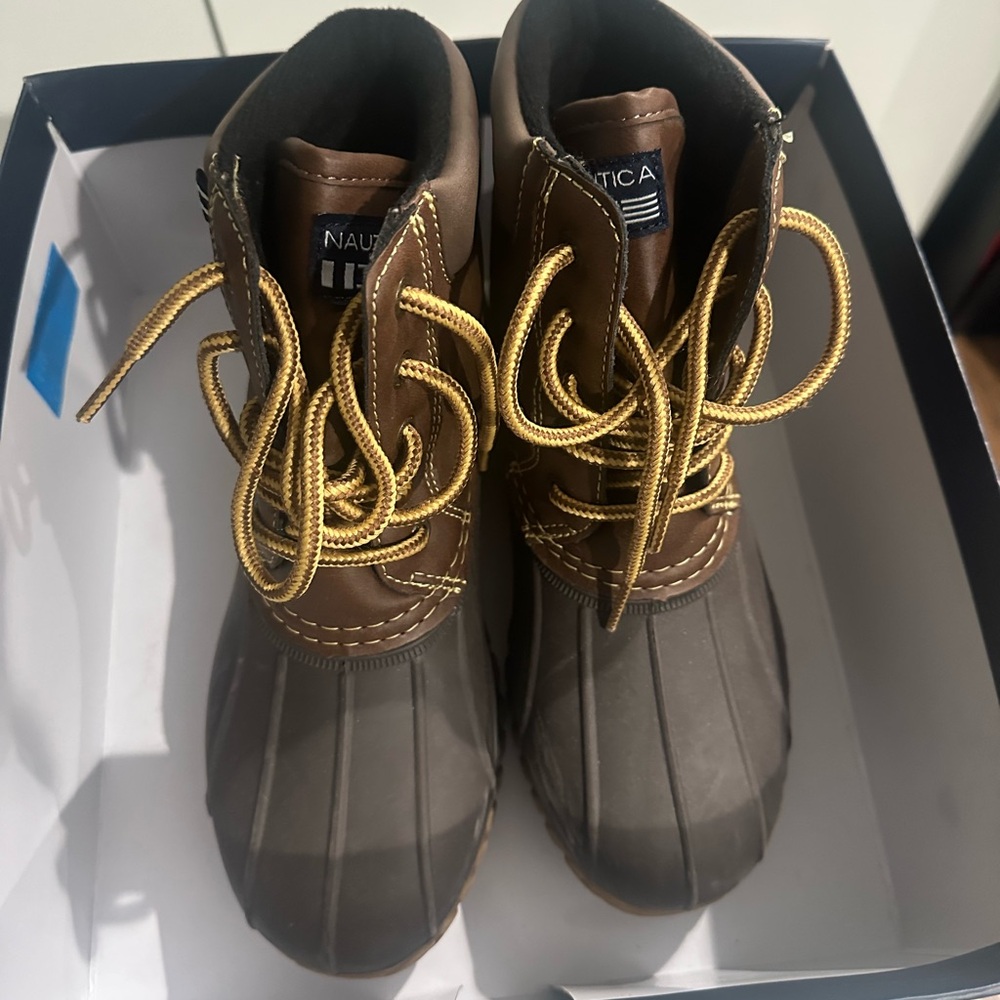 Nautica Brown and Gold Lace-Up snow Boots